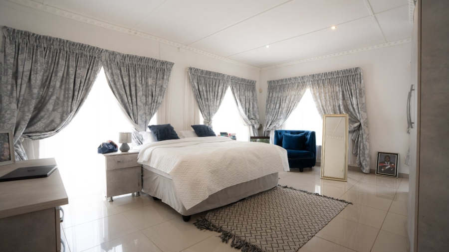  Bedroom Property for Sale in Flamwood North West